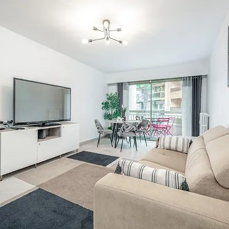 One-bedroom In Juan-les-pins Lägenhet *