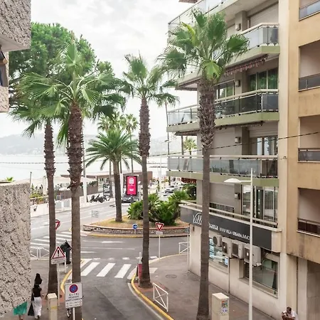 One-bedroom In Juan-les-pins Lägenhet *