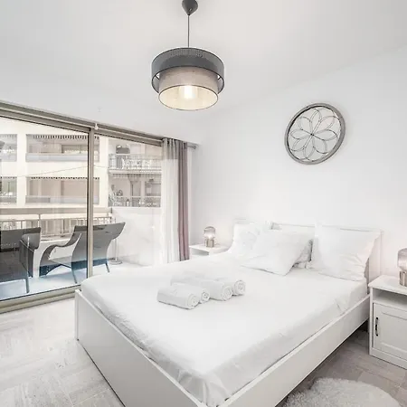 One-bedroom In Juan-les-pins Lägenhet