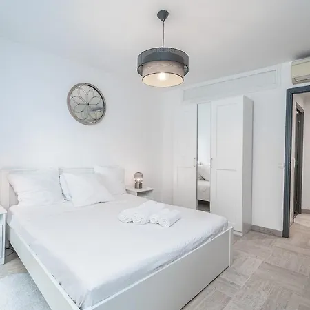 One-bedroom In Juan-les-pins Lägenhet *