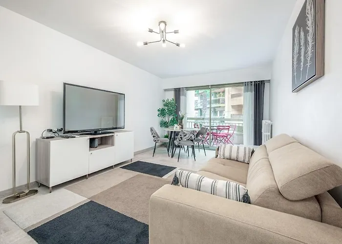 One-bedroom In Juan-les-pins Lägenhet *
